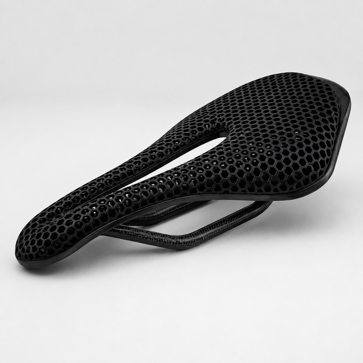 AeroFlow — Selle Vélo 3D Carbone Ultralégère 120g